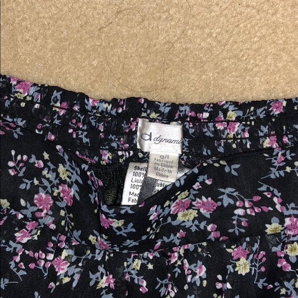 Pretty mini skirt! - Picture 2 of 3